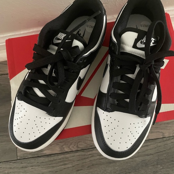 BRAND NEW W Nike Dunk. Size W5. Never wore them, comes in original box.! - Picture 7 of 9